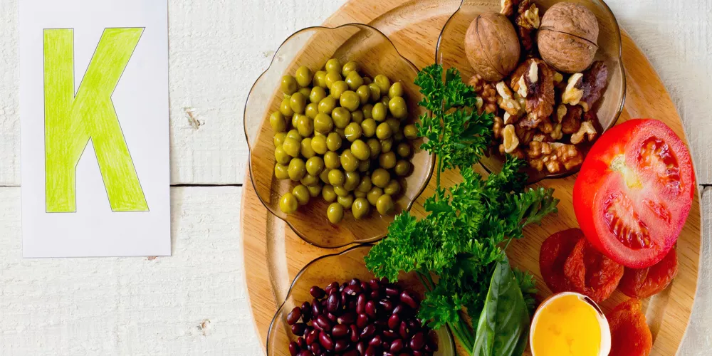 الفواكه والخضروات الغنية بفتامين k