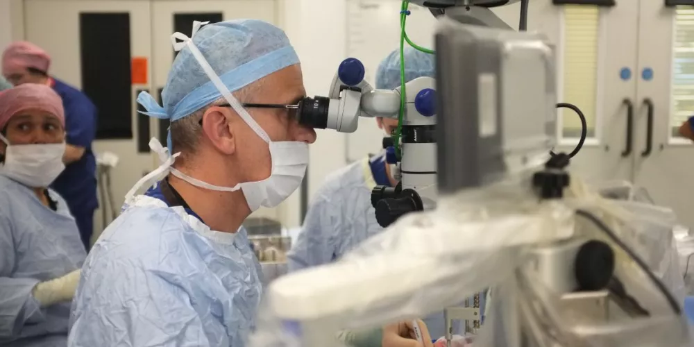 نجاح أول اختبار لجراحة العين بمساعدة الروبوت