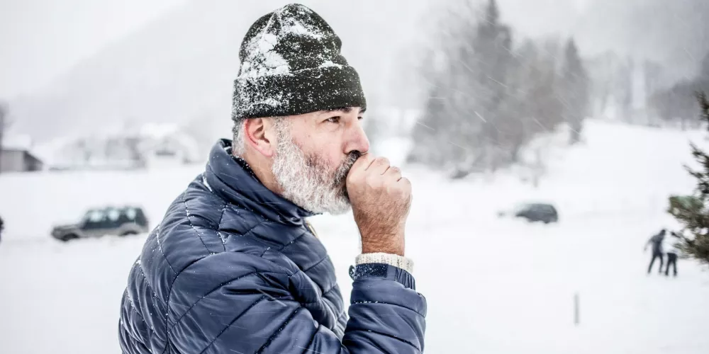 هل هناك ارتباط بين برودة الطقس وخطر الإصابة بالأزمات القلبية؟