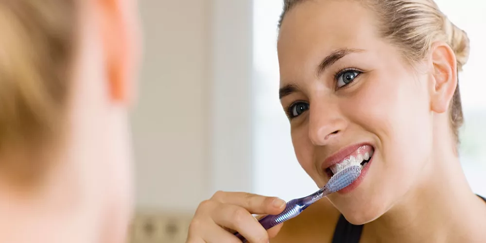 تنظيف الأسنان يمكن أن يقي من الإصابة بالأزهايمر