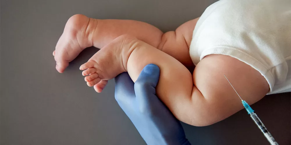 المعارضون للقاحات يستخدمون وسائل التواصل الاجتماعي لتضليل الآباء والأمهات