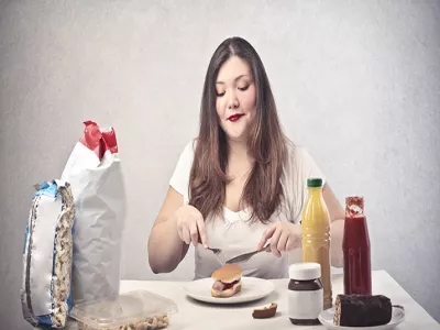 اسباب تناول كميات طعام كبيرة