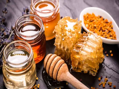 عالج نفسك بنفسك باستعمال العسل