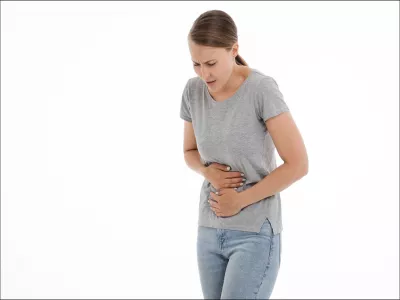 عادات خاطئة تسبب حموضة المعدة