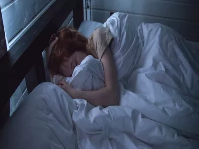هل هناك علاقة بين السمنة والتعرض للضوء أثناء النوم؟