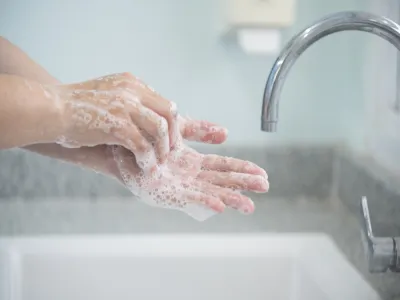 4. اغسل يديك باستمرار