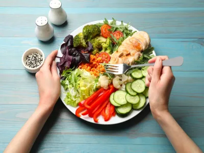 8. اتبع نظامًا غذائيًا متوازنًا