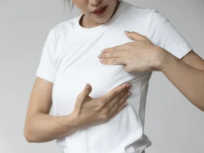3. إفرازات غير طبيعية من الثدي