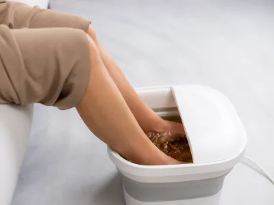 علاج مسمار القدم في المنزل