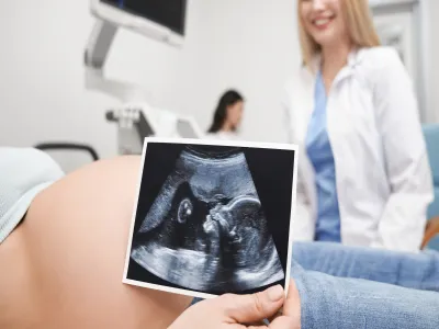 متى ينزل ماء الجنين؟