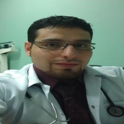 الدكتور احمد صلاح شاهين اخصائي في الكلى