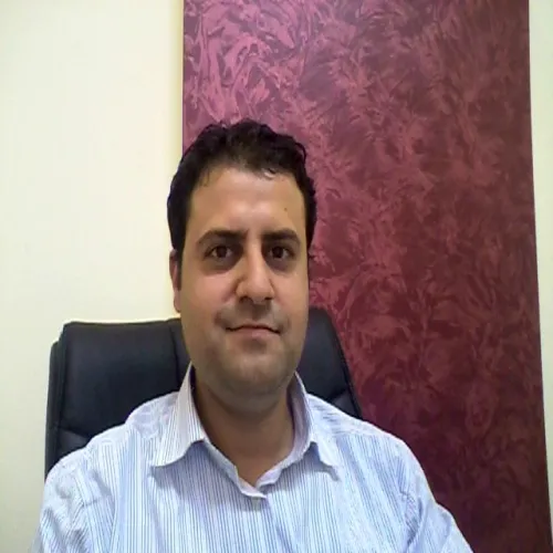 الدكتور صالح علي صالح اخصائي في طب اسنان