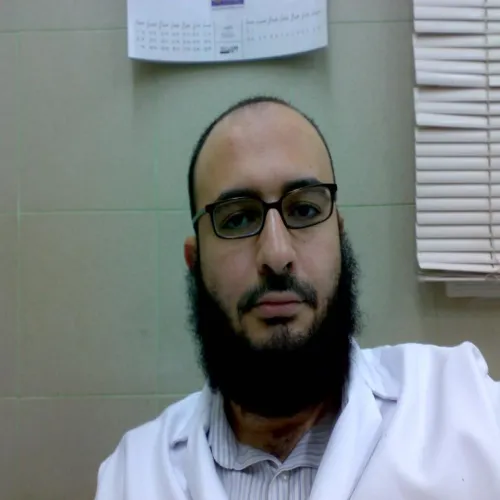 الدكتور احمد بكر اخصائي في طب اسنان