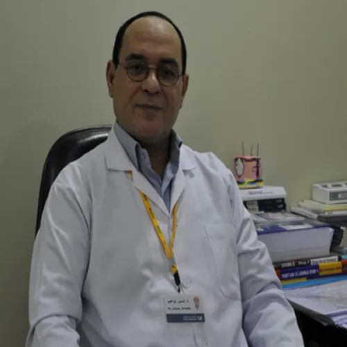 الدكتور ايمن ابراهيم اخصائي في الجلدية والتناسلية