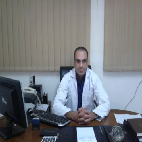 الدكتور طارق نبيل الضباعين اخصائي في جراحة الفك والأسنان