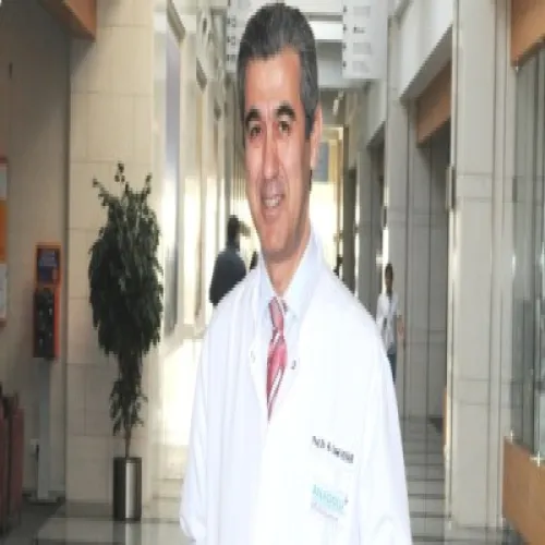 الدكتور M Cemil Uygur اخصائي في جراحة الكلى والمسالك البولية والذكورة والعقم