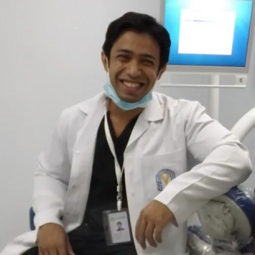 الدكتور دمصطفى حسين العطاس اخصائي في طب اسنان