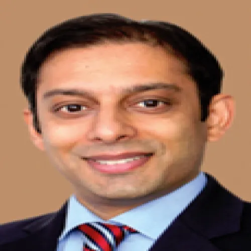 الدكتور عمران انصاري اخصائي في طب عيون