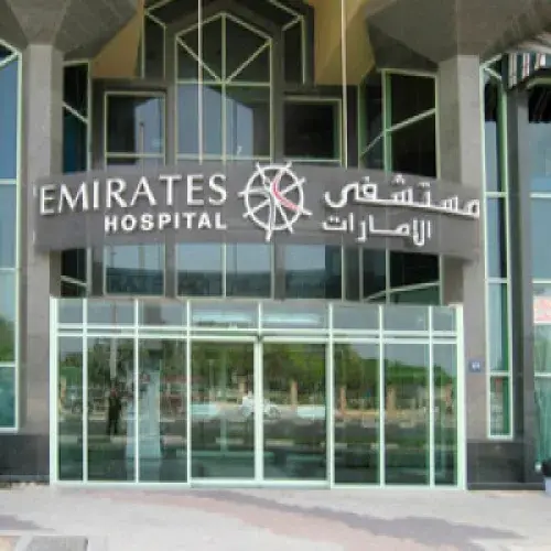 مستشفى الامارات اخصائي في 