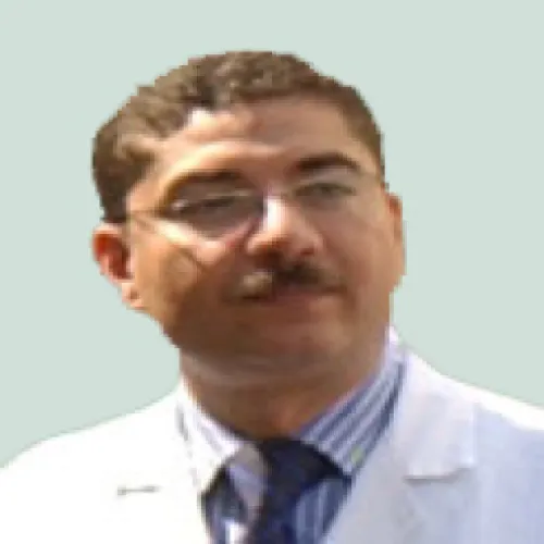 الدكتور ياسر علي حامد اخصائي في طب عيون