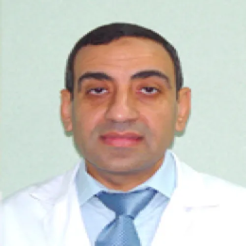 د. طارق عبد الغفار اخصائي في طب عيون