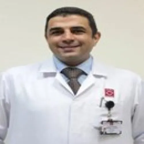 د. ايمن محمد شحاتة اخصائي في طب عيون