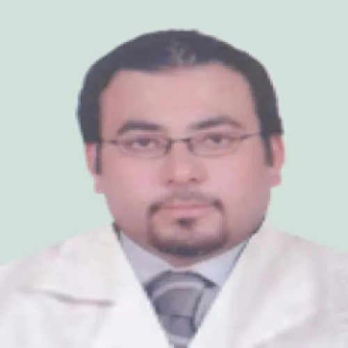 الدكتور احمد العلوانى اخصائي في طب اسنان