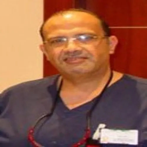 د. محمد شريف اخصائي في طب اسنان