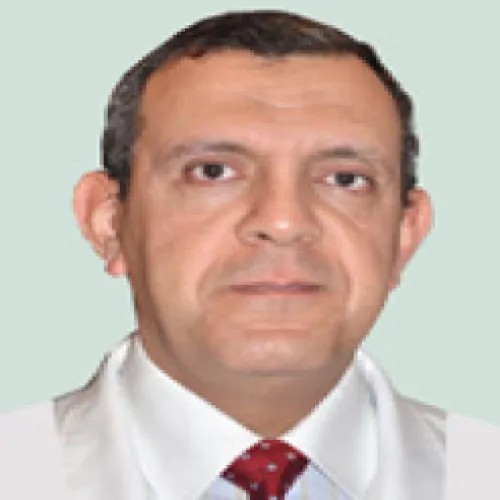 د. كمال محرز اخصائي في طب عيون