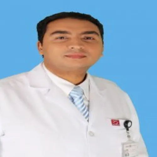 د. عمرو فريد اخصائي في طب عيون