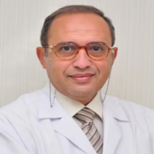 د. مؤنس عبد اللطيف اخصائي في طب عيون