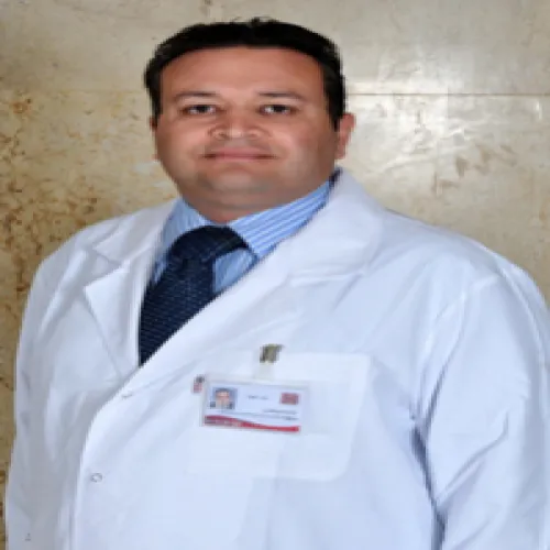 د. حاتم محمود اخصائي في طب عيون