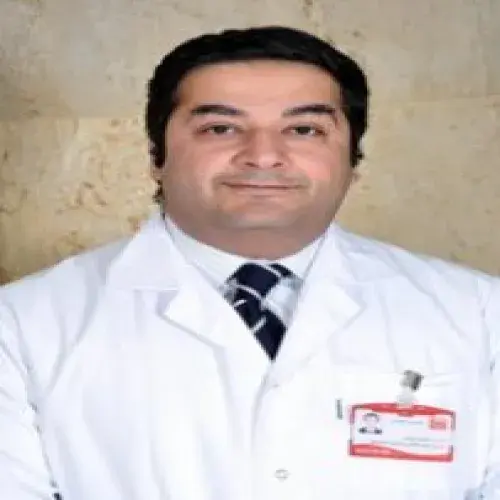 د. محمود فتحي صالح اخصائي في طب عيون