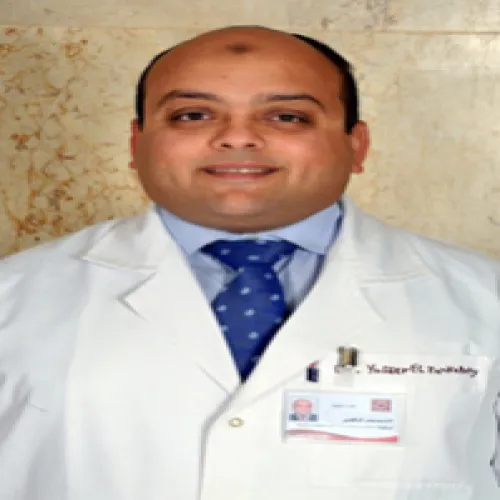 د. ياسر الزنكلونى اخصائي في طب عيون
