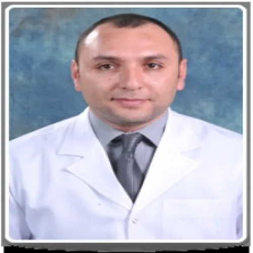 د. احمد فتحي اخصائي في جراحة الكلى والمسالك البولية والذكورة والعقم