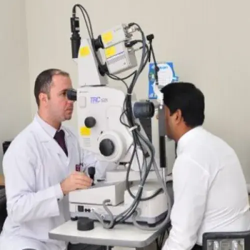 مستشفى المغربي للعيون و الاذن و الاسنان اخصائي في