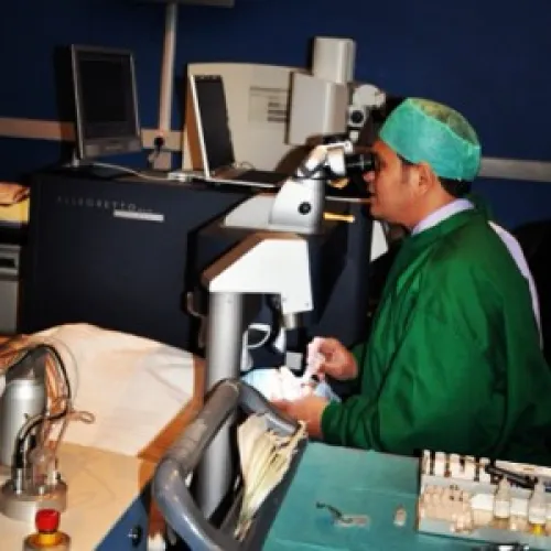 مركز لايرك و الجراحة التجميلية البريطاني اخصائي في 