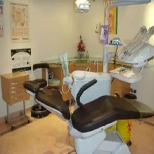 مركز نواجذ لطب الاسنان اخصائي في 