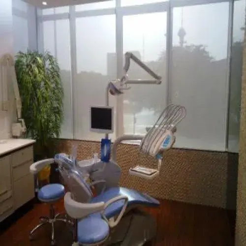 مستوصف بشير عبيد لطب الاسنان اخصائي في 