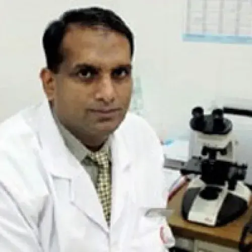 د. فايز خان اخصائي في علم الأمراض