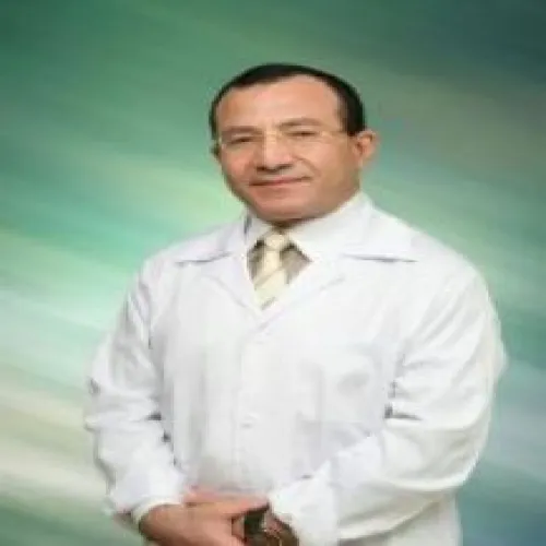 د. احمد الشاذلى اخصائي في نسائية وتوليد