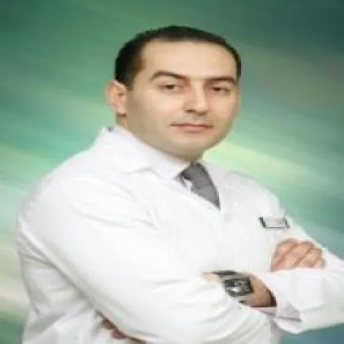 د. محمد حمود اخصائي في جراحة تجميلية