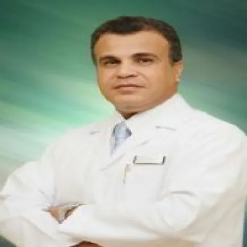 د. كامل غنيم اخصائي في جراحة الكلى والمسالك البولية والذكورة والعقم