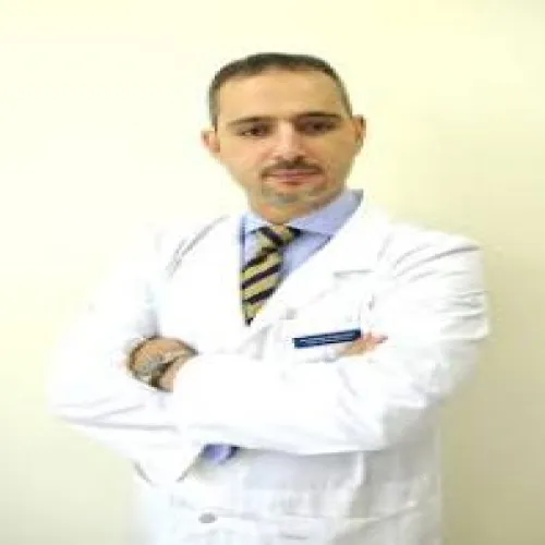د. احمد الخشاب اخصائي في طب عيون