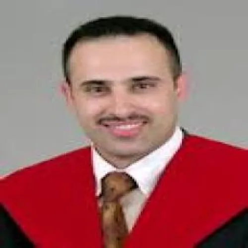 د. اياد خالد العمري اخصائي في طب اسنان