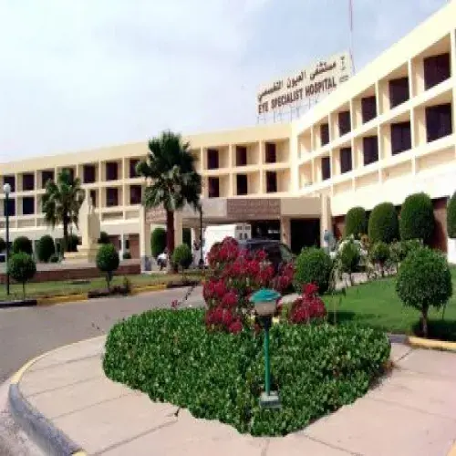 مستشفى ظهران التخصصي للعيون اخصائي في طب عيون