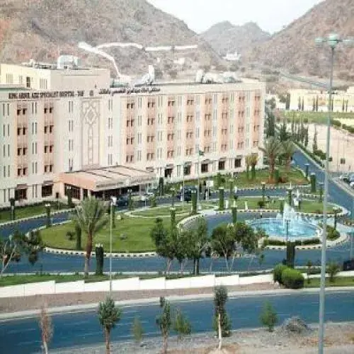 مستشفى الملك عبد العزيز التخصصي اخصائي في
