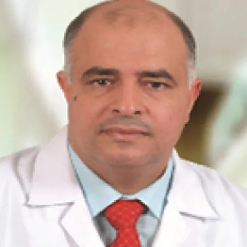 د. حسام عبد الرازق اخصائي في جراحة عامة