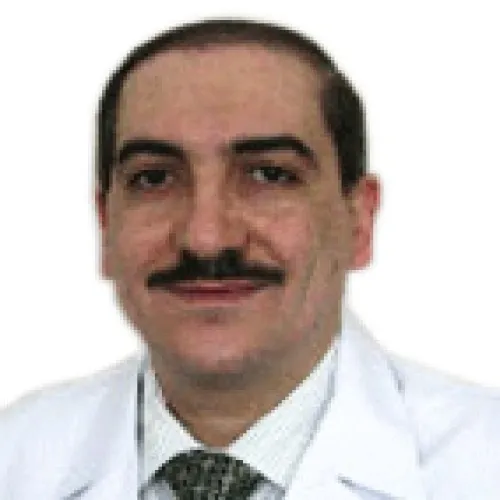 د. احمد زكريا اخصائي في القلب والاوعية الدموية