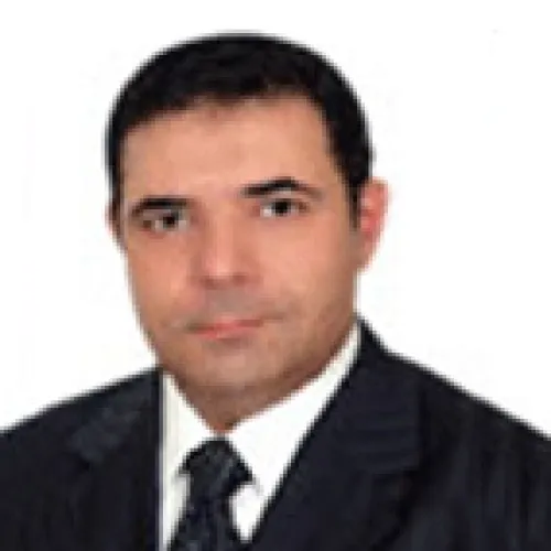 د. شريف عبد الوهاب اخصائي في طب عيون